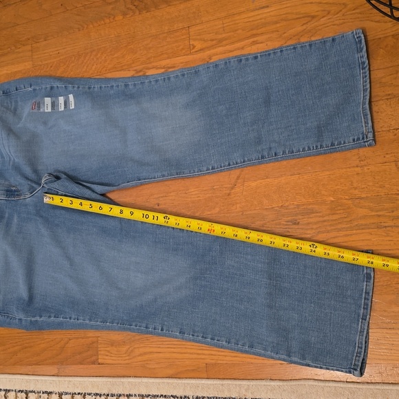LEVI'S BRAND SIGNATURE WOMENS PLUS SIZE BLUE JEANS CLASSIC STRAIGHT FIT SIZE 22W - Picture 11 of 16